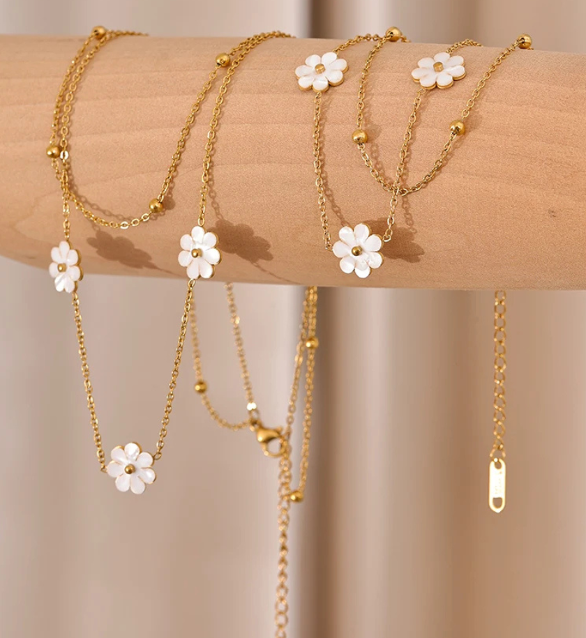 POSY NECKLACE