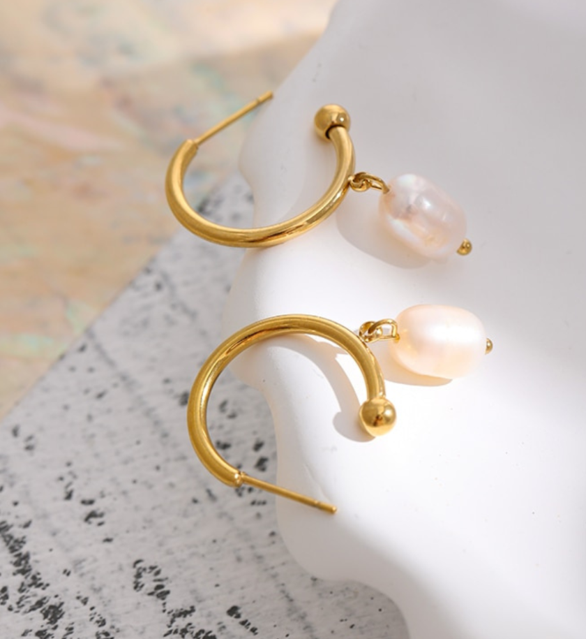 PEARL EARRING