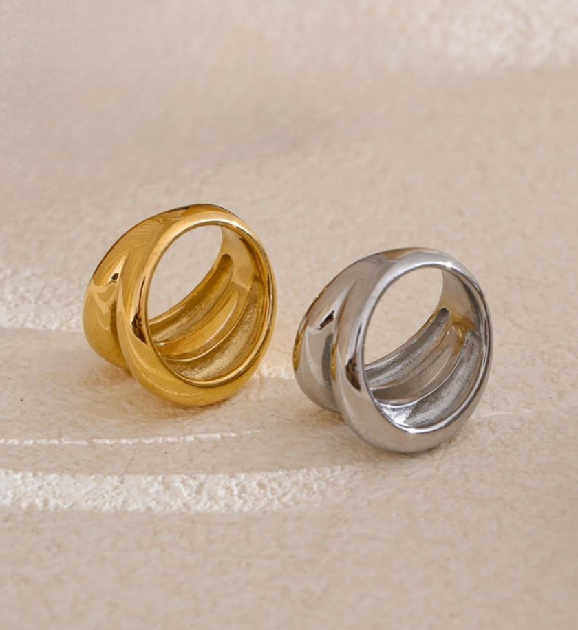 Monique Ring
