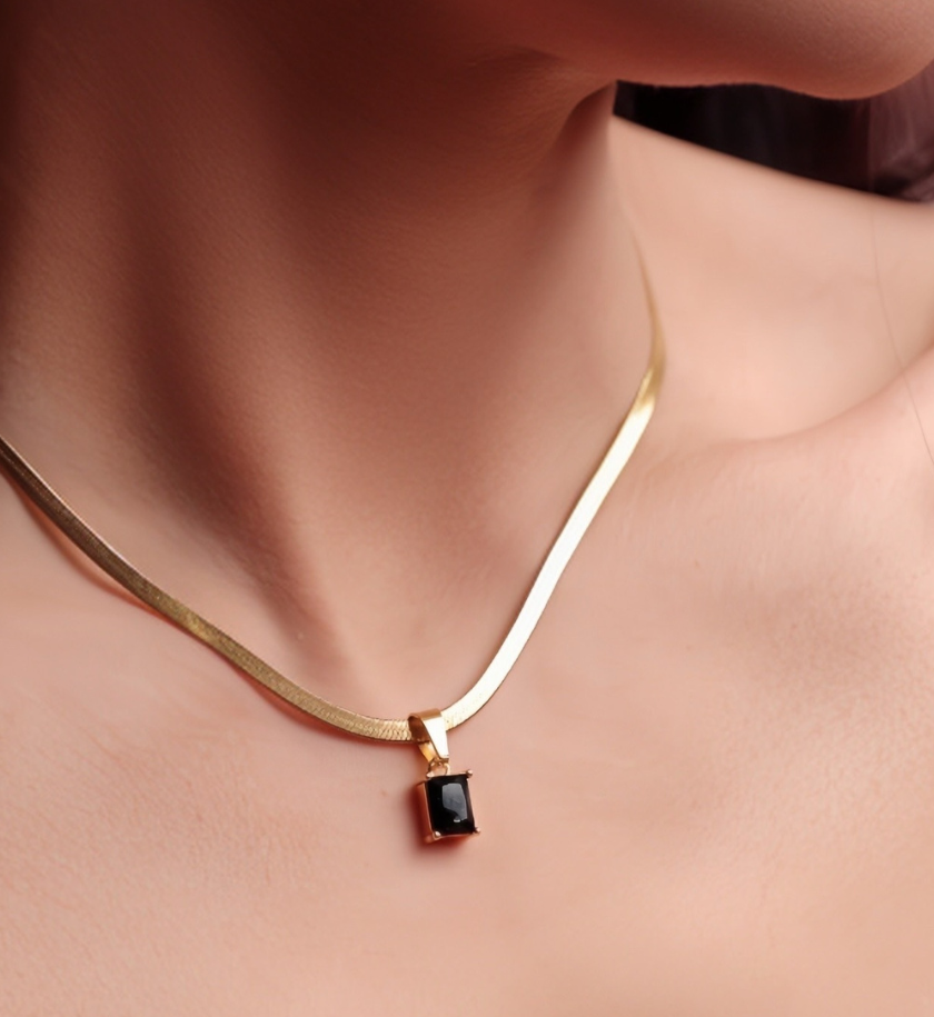 EYLA NECKLACE